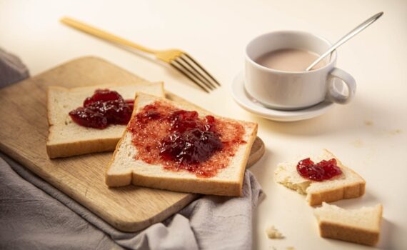 How to clean toaster