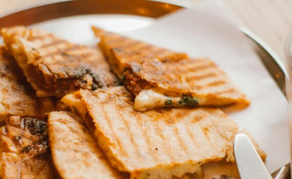 Sandwich toaster with removable plates